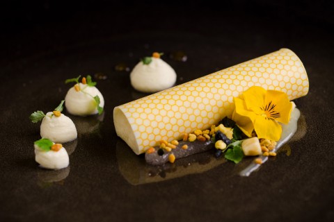 Nevado White Chocolate with Lemon, Honey and Bee Pollen Nevado White Chocolate with Lemon, Honey and Bee Pollen