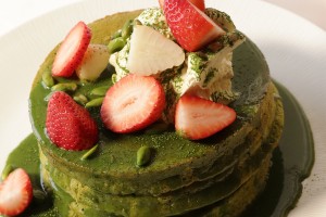 Pistachio and Matcha Pancakes with White Chocolate and Pistachio Sauce