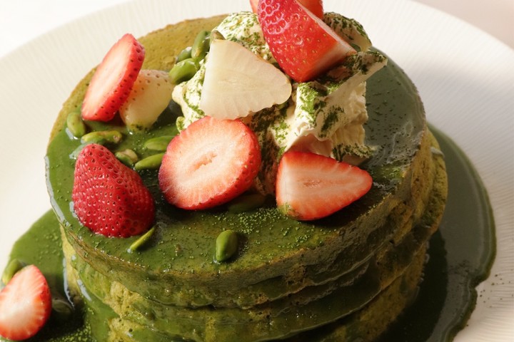 Pistachio and Matcha Pancakes with White Chocolate and Pistachio Sauce