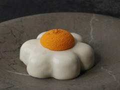 Spring Daisy Lemon Drizzle Cake