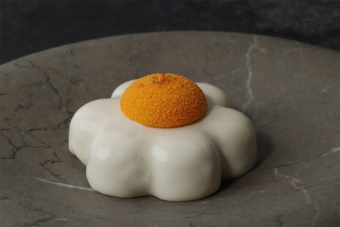 Spring Daisy Lemon Drizzle Cake