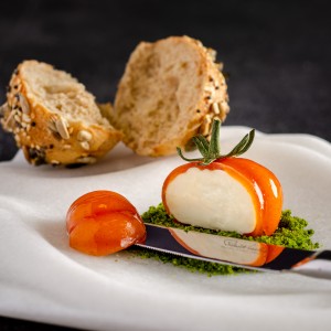 Giving Depth of colour and flavour to liquids and fluid gels