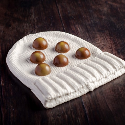 Ski Hat Porcelain Plate by 100% Chef, 1 unit