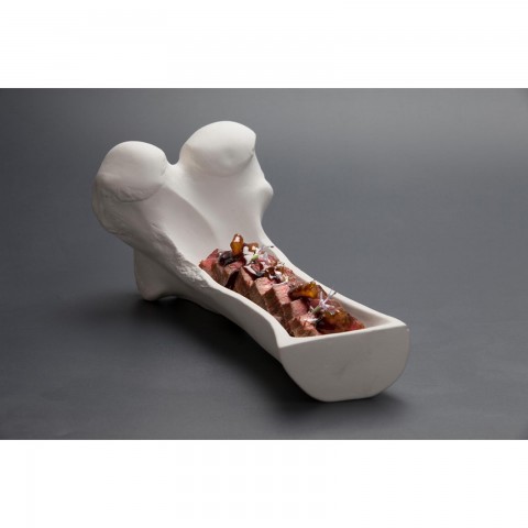 Big Ox Femur Porcelain Plate, 25x25x10cm, 1 unit Big Ox Femur Porcelain Plate, 25x25x10cm, 1 unit